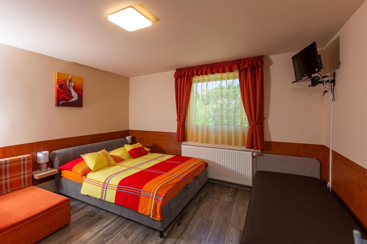 Erika Vendeghaz Hotel Eger Ngoại thất bức ảnh