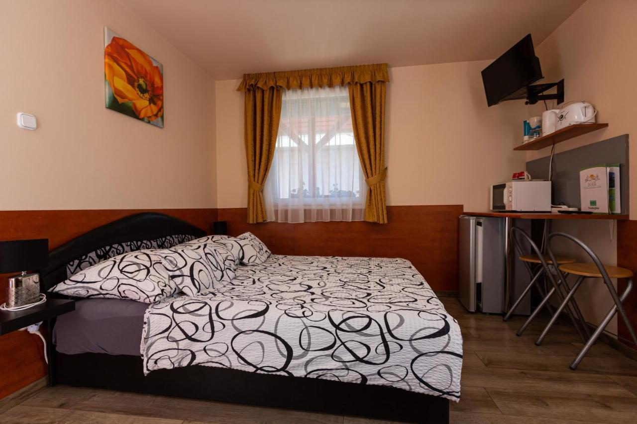 Erika Vendeghaz Hotel Eger Ngoại thất bức ảnh