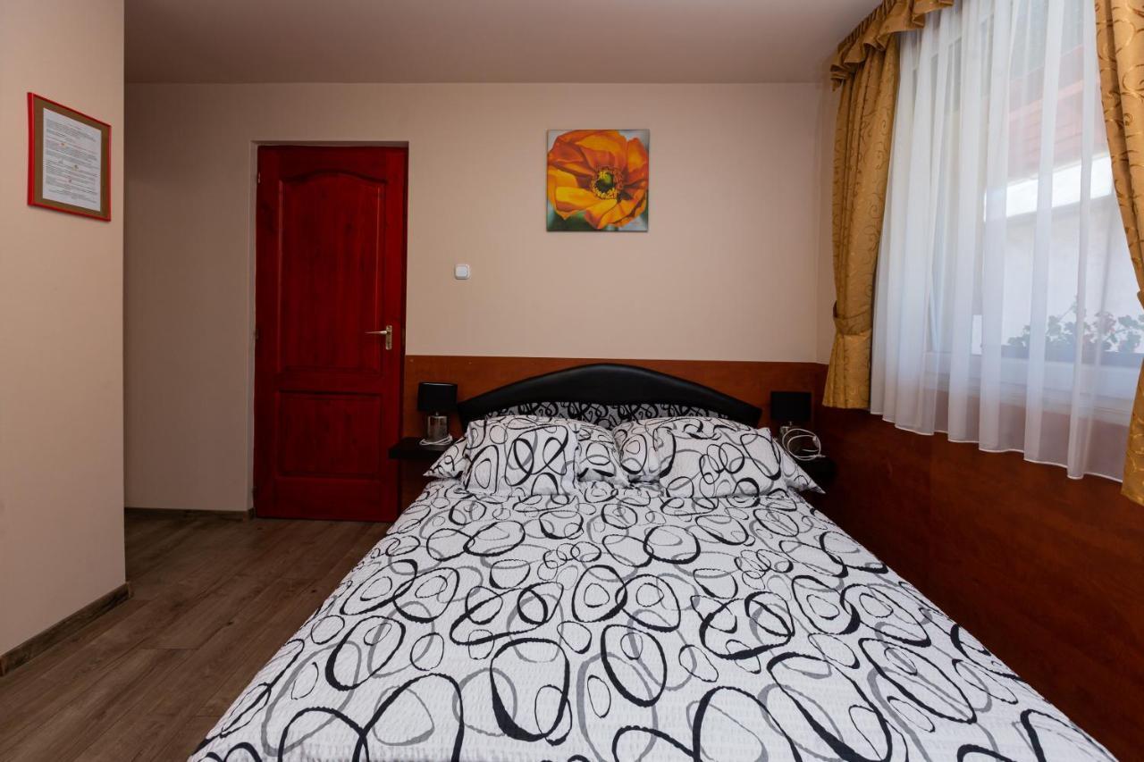 Erika Vendeghaz Hotel Eger Ngoại thất bức ảnh