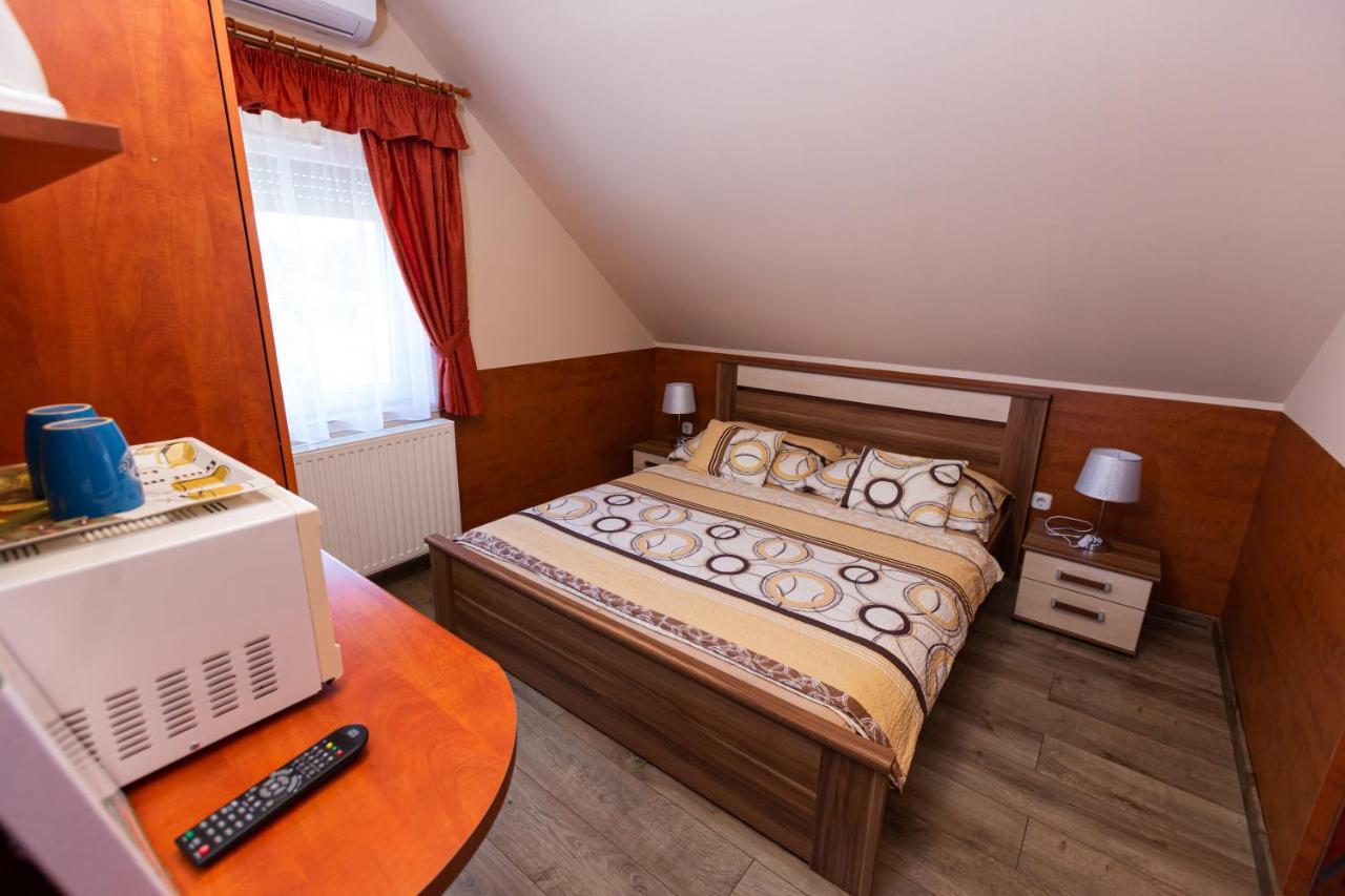 Erika Vendeghaz Hotel Eger Ngoại thất bức ảnh