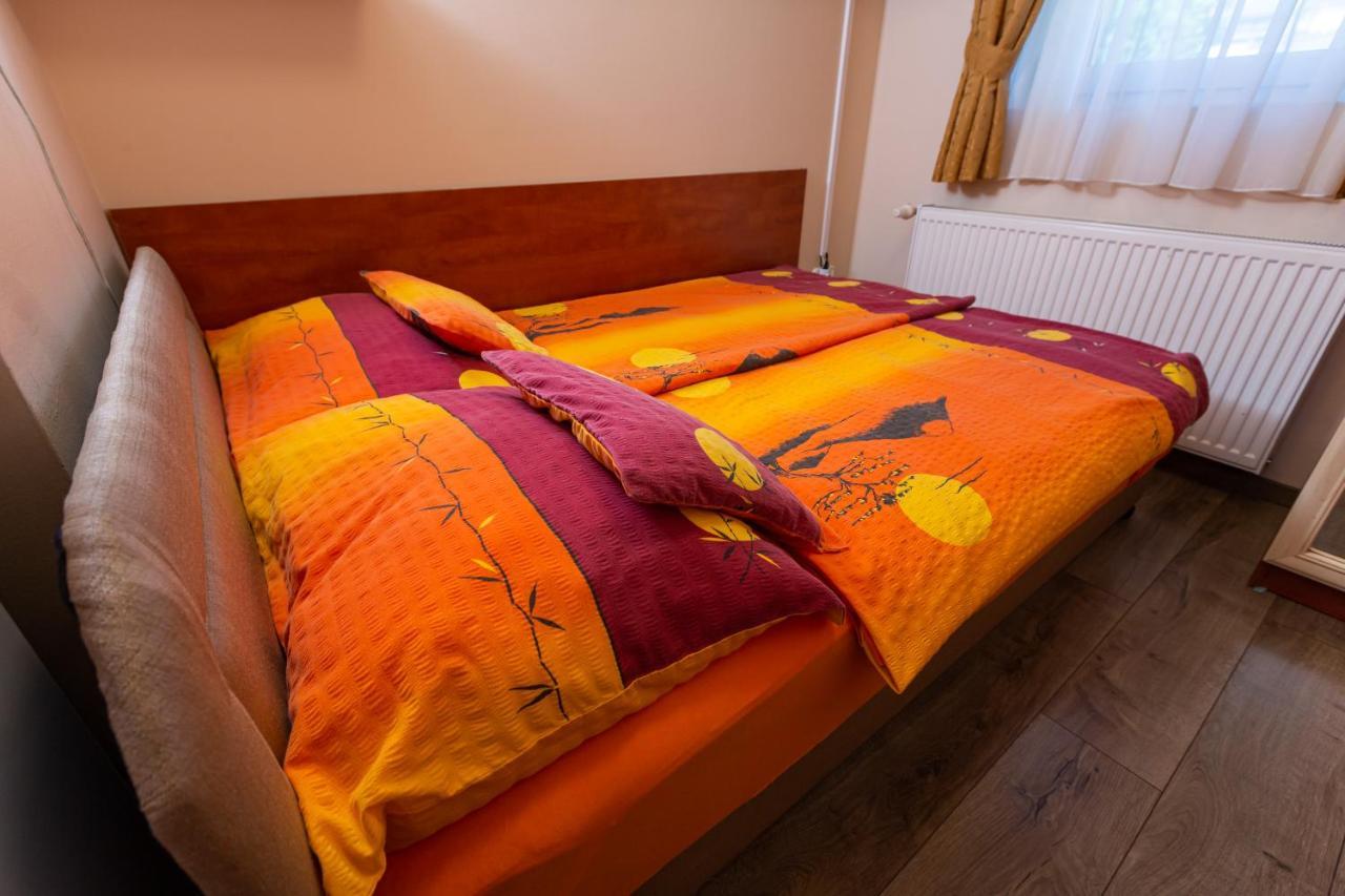 Erika Vendeghaz Hotel Eger Ngoại thất bức ảnh