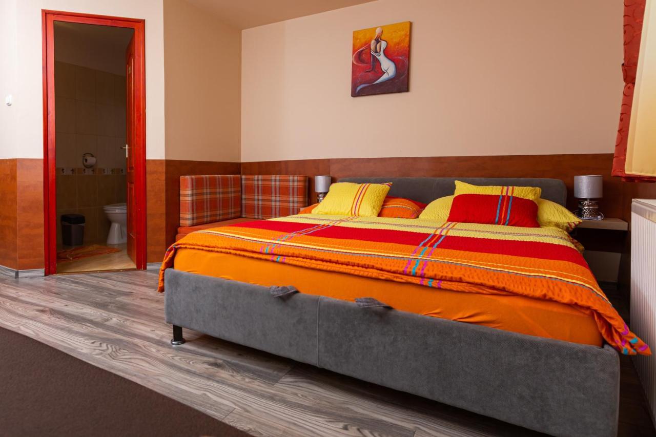 Erika Vendeghaz Hotel Eger Ngoại thất bức ảnh
