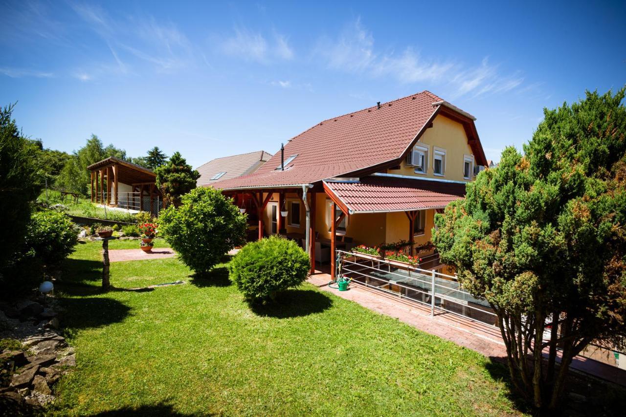 Erika Vendeghaz Hotel Eger Ngoại thất bức ảnh