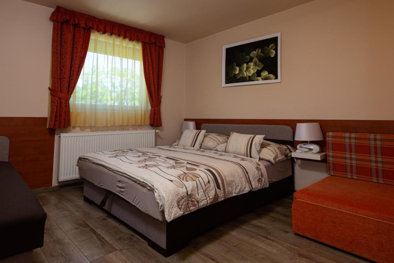 Erika Vendeghaz Hotel Eger Ngoại thất bức ảnh