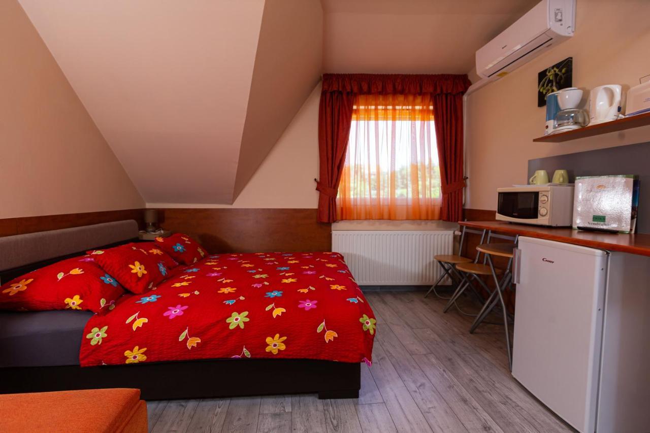 Erika Vendeghaz Hotel Eger Ngoại thất bức ảnh