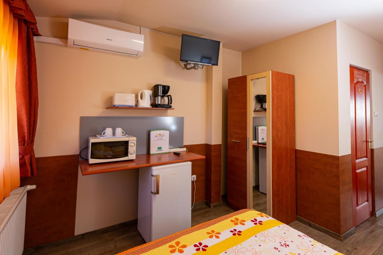 Erika Vendeghaz Hotel Eger Ngoại thất bức ảnh