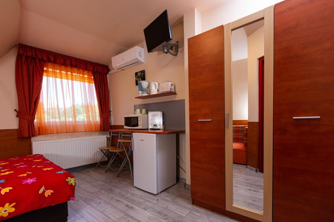 Erika Vendeghaz Hotel Eger Ngoại thất bức ảnh