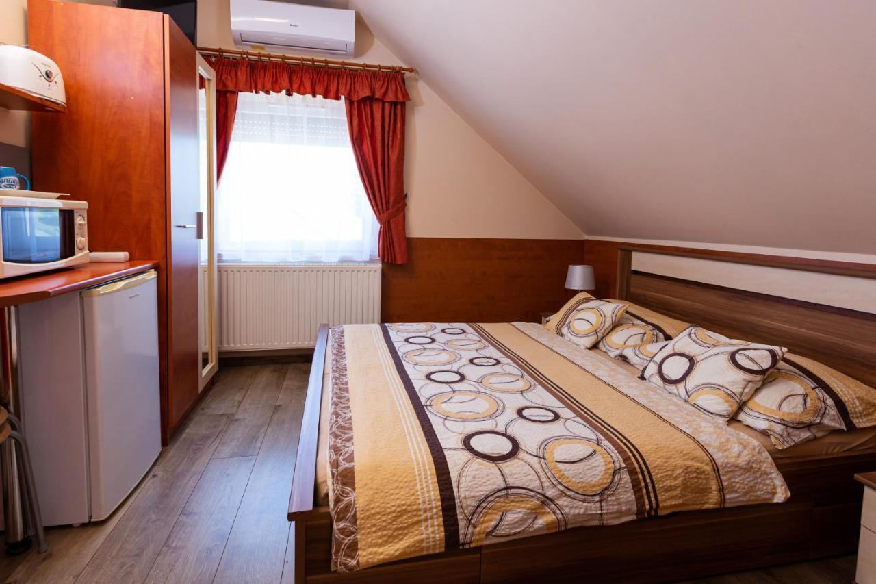 Erika Vendeghaz Hotel Eger Ngoại thất bức ảnh