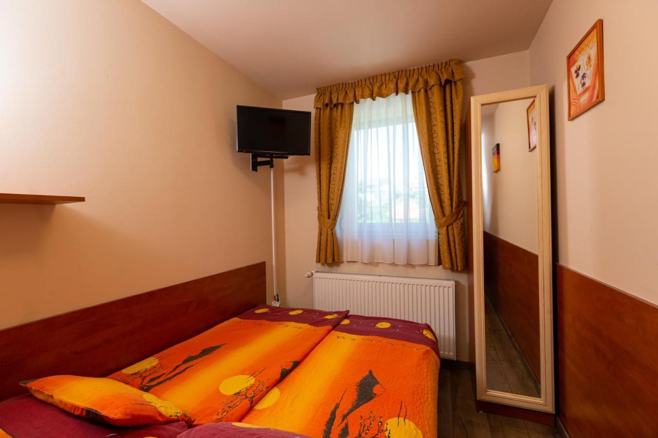 Erika Vendeghaz Hotel Eger Ngoại thất bức ảnh