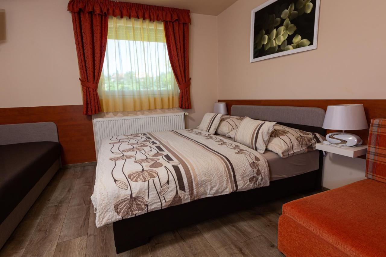 Erika Vendeghaz Hotel Eger Ngoại thất bức ảnh