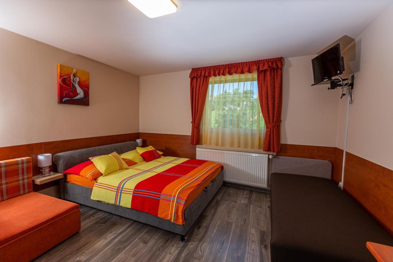 Erika Vendeghaz Hotel Eger Ngoại thất bức ảnh