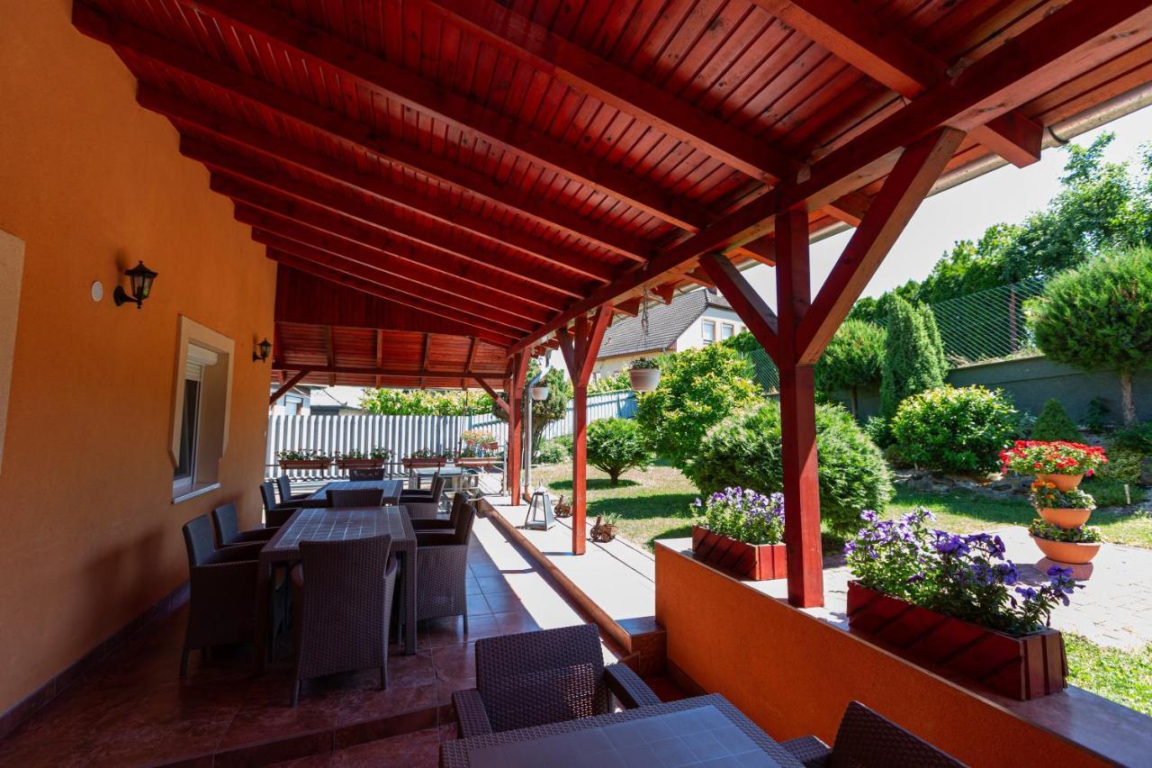 Erika Vendeghaz Hotel Eger Ngoại thất bức ảnh