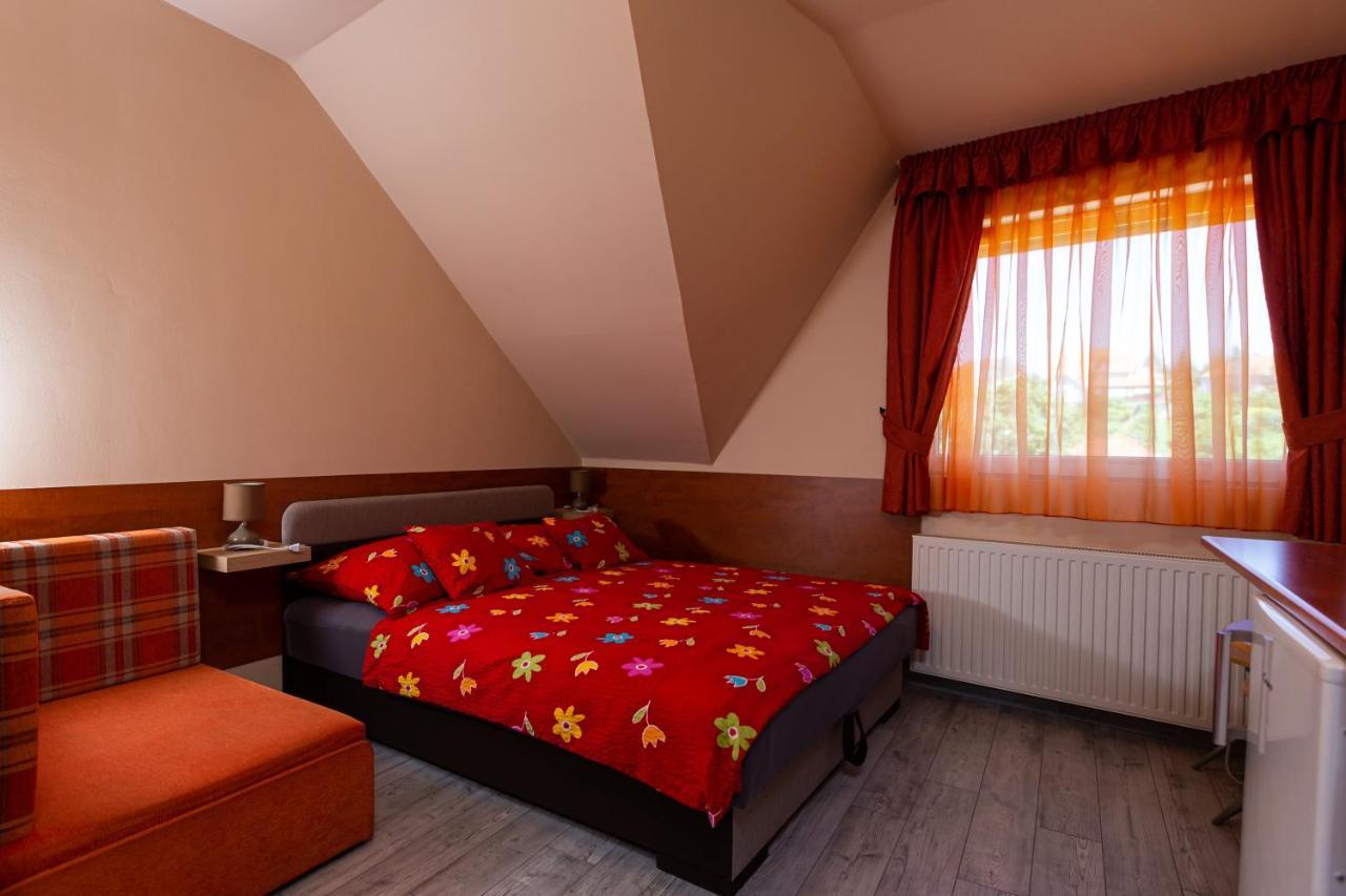 Erika Vendeghaz Hotel Eger Ngoại thất bức ảnh