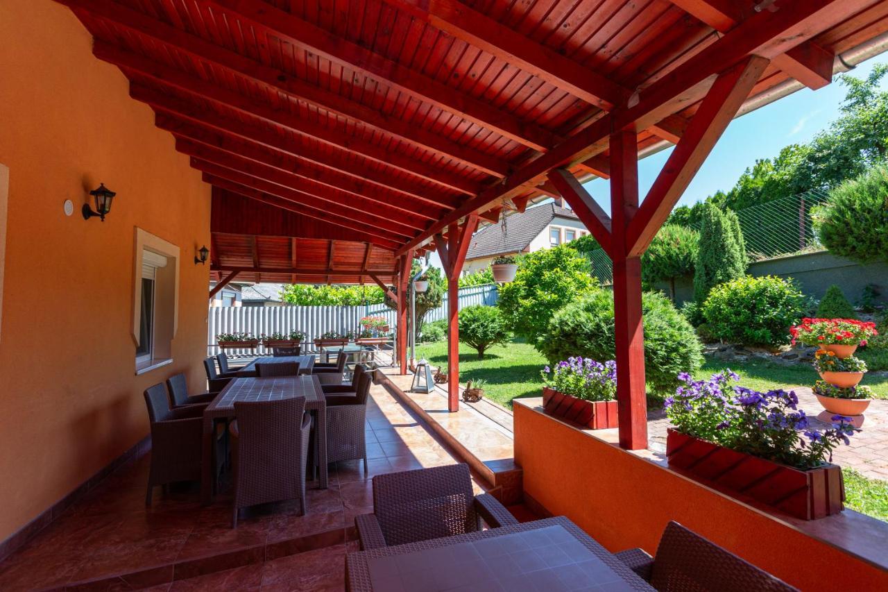Erika Vendeghaz Hotel Eger Ngoại thất bức ảnh