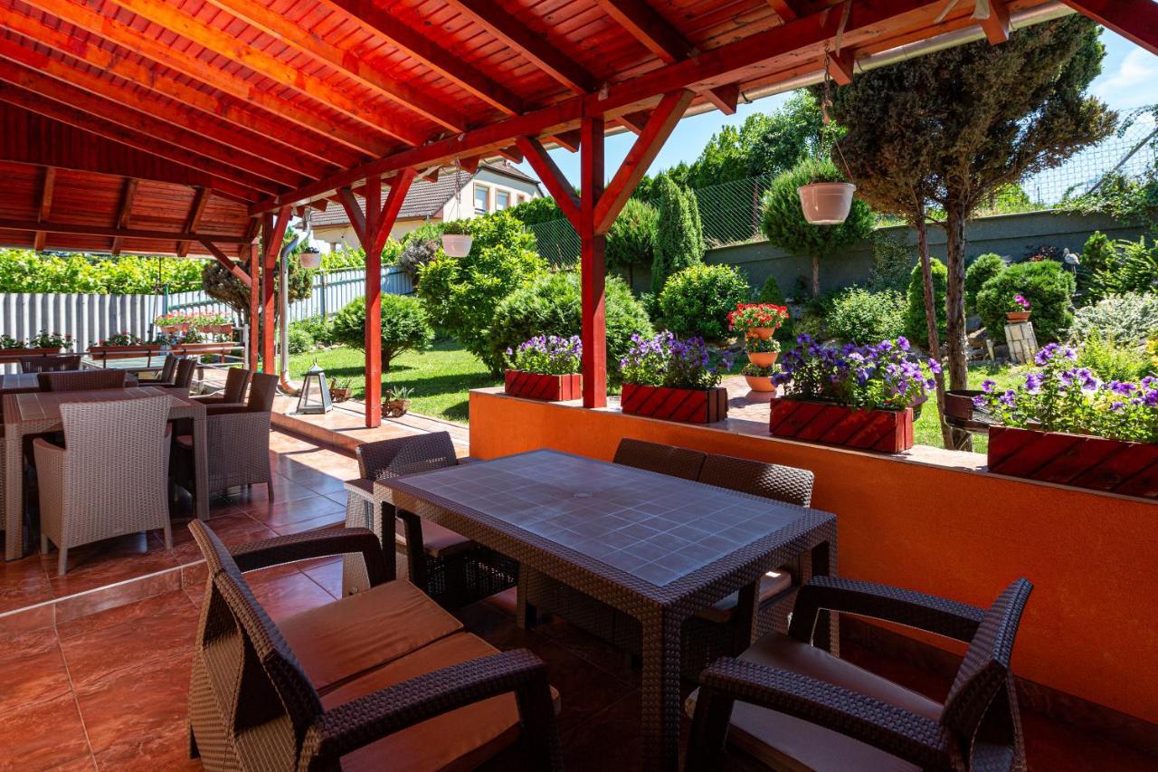 Erika Vendeghaz Hotel Eger Ngoại thất bức ảnh