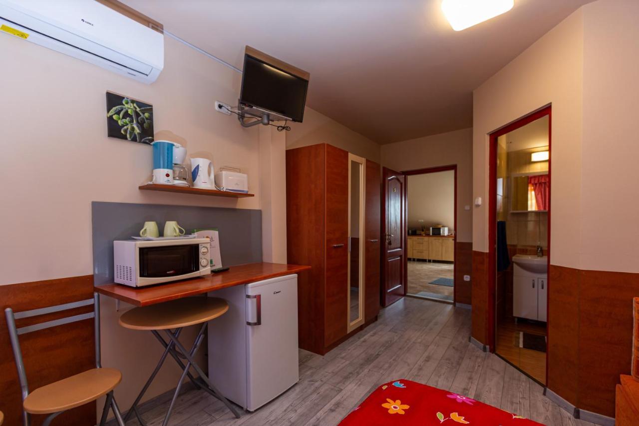 Erika Vendeghaz Hotel Eger Ngoại thất bức ảnh