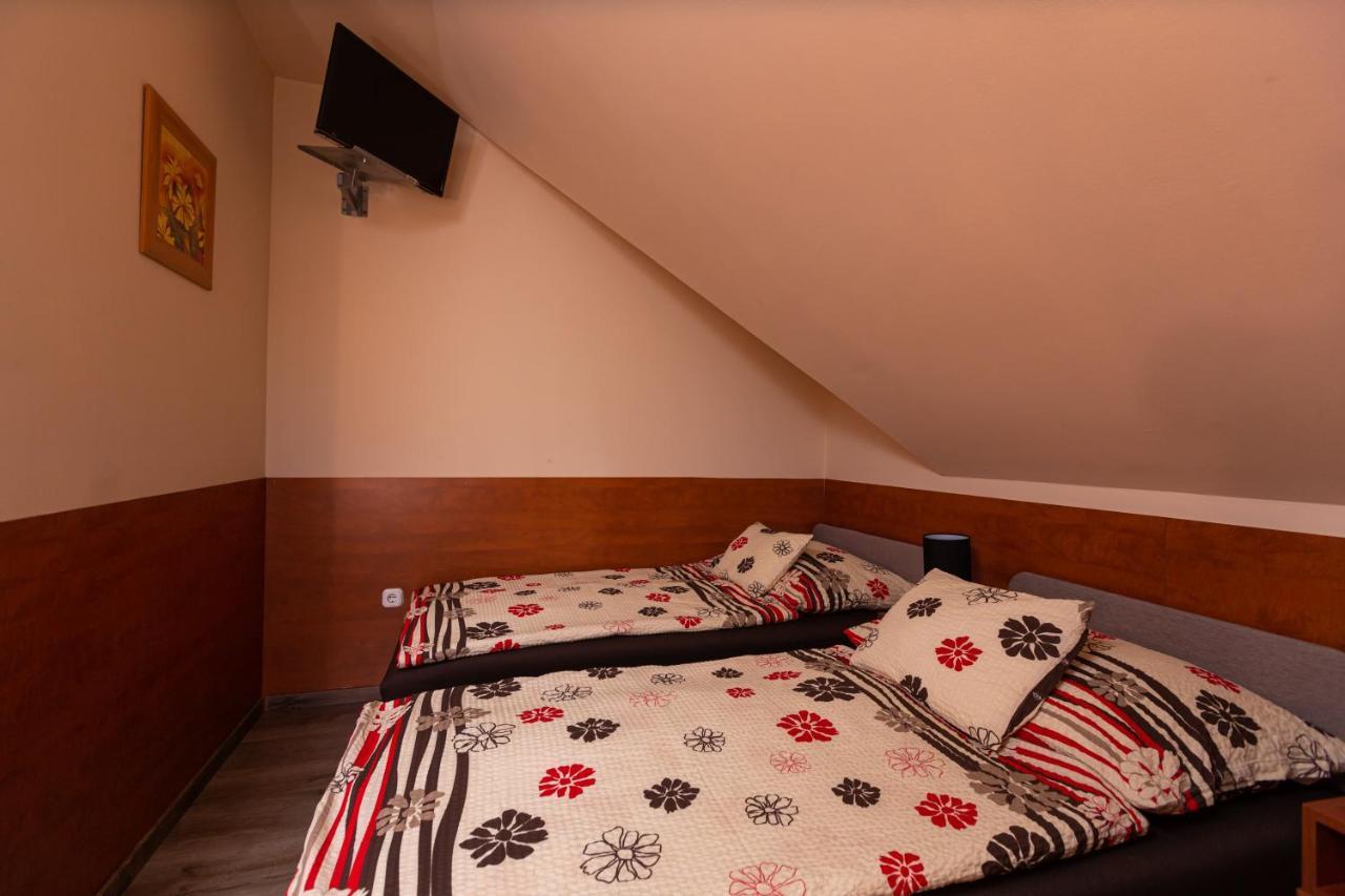 Erika Vendeghaz Hotel Eger Ngoại thất bức ảnh