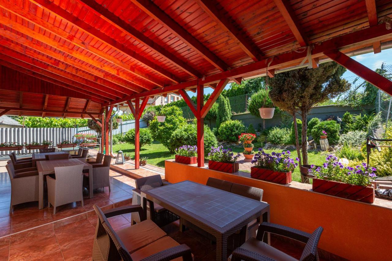 Erika Vendeghaz Hotel Eger Ngoại thất bức ảnh