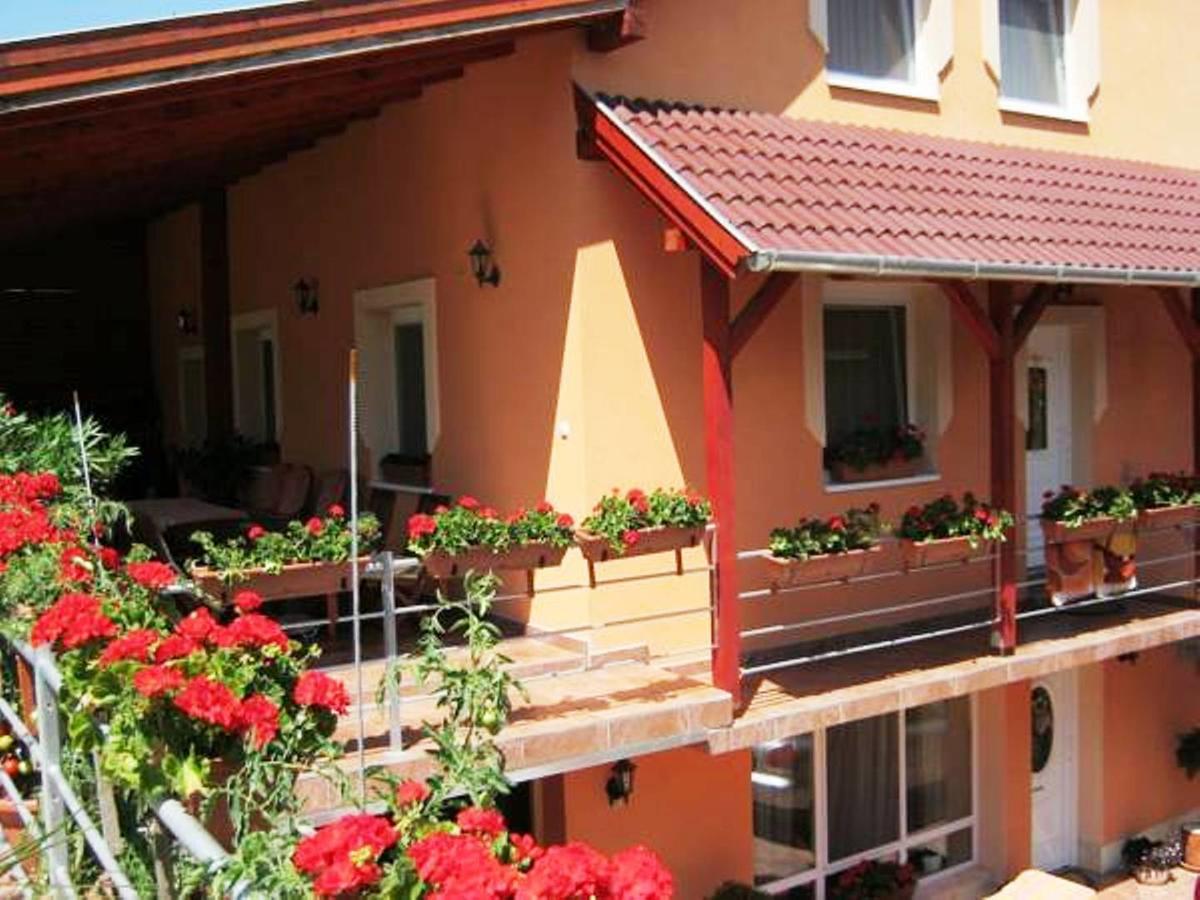 Erika Vendeghaz Hotel Eger Ngoại thất bức ảnh